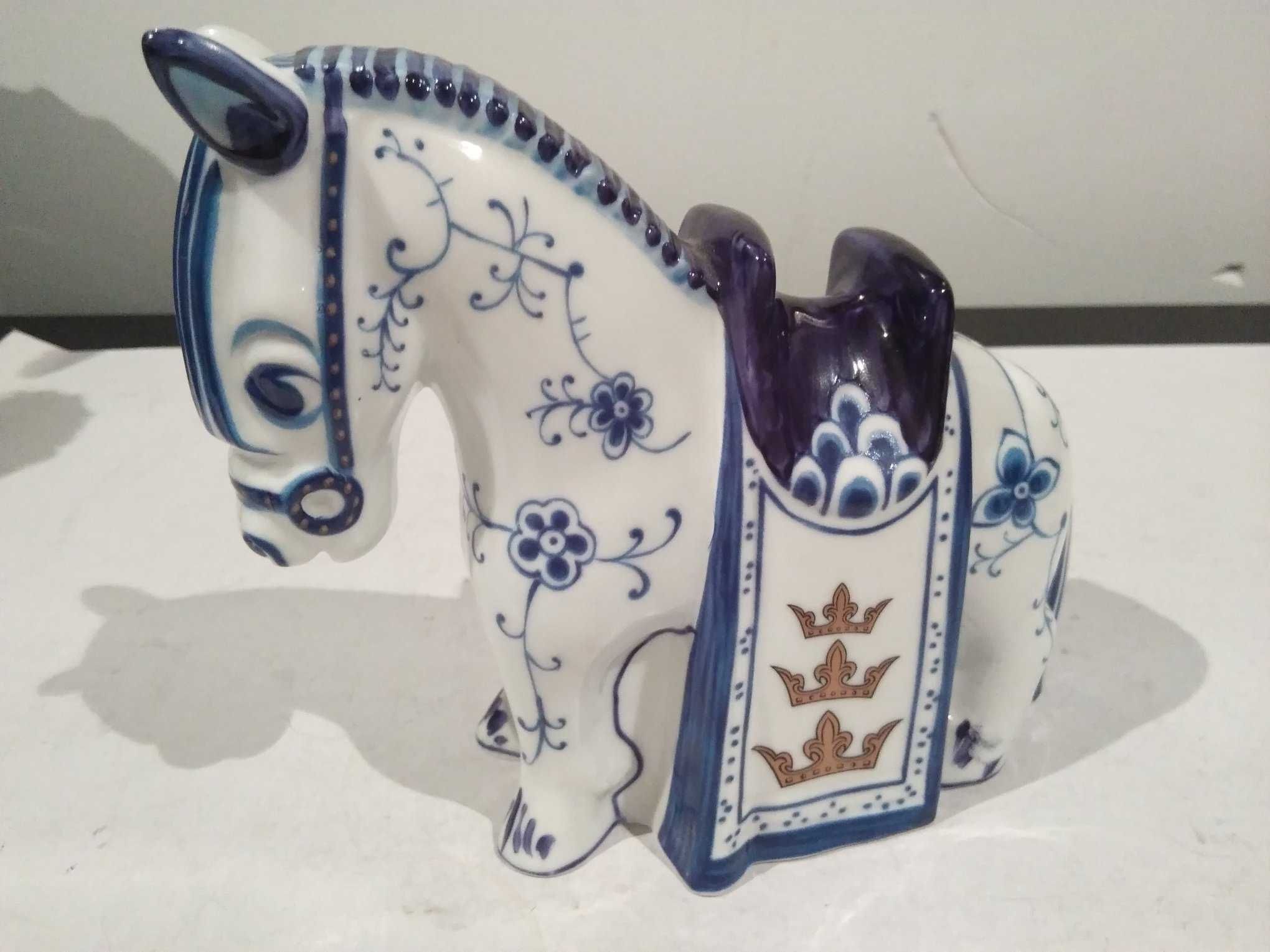 Figura de cavalo Viking em porcelana