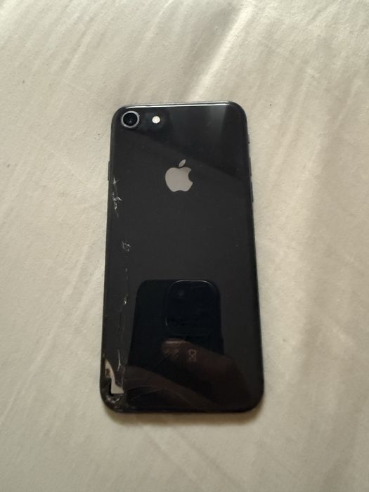 Iphone 8 64g uszkodzony