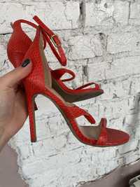 Босоножки красные на каблуку 36 размер New Look