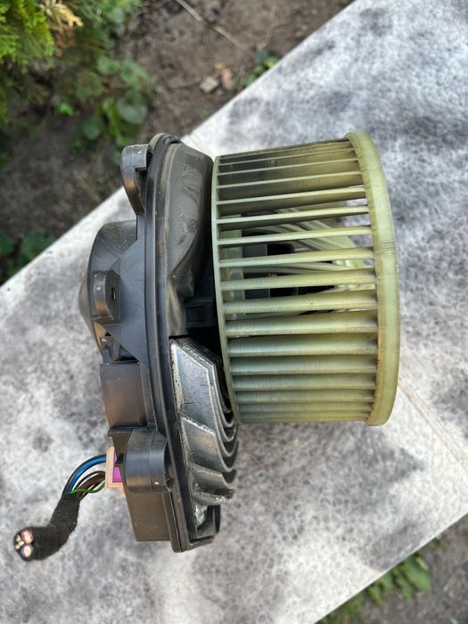 Вентилятор пічки пасат б5 8D1820021