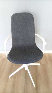 Cadeira escritório giratória com braços modelo Langfjall -Ótimo Estado
