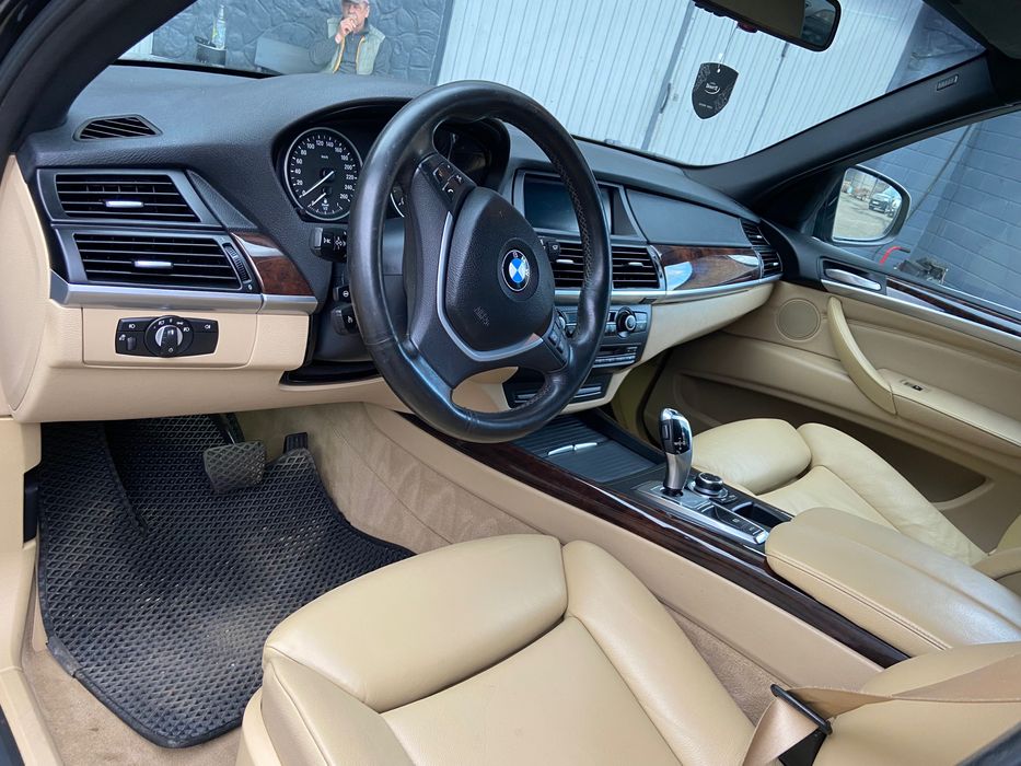 BMW X5 / Рік випуску 2010.