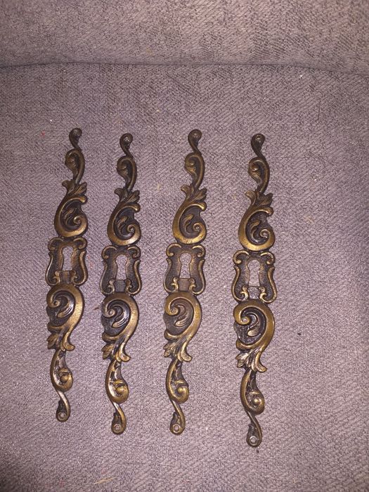 Cztery  okuća od starej serwantki