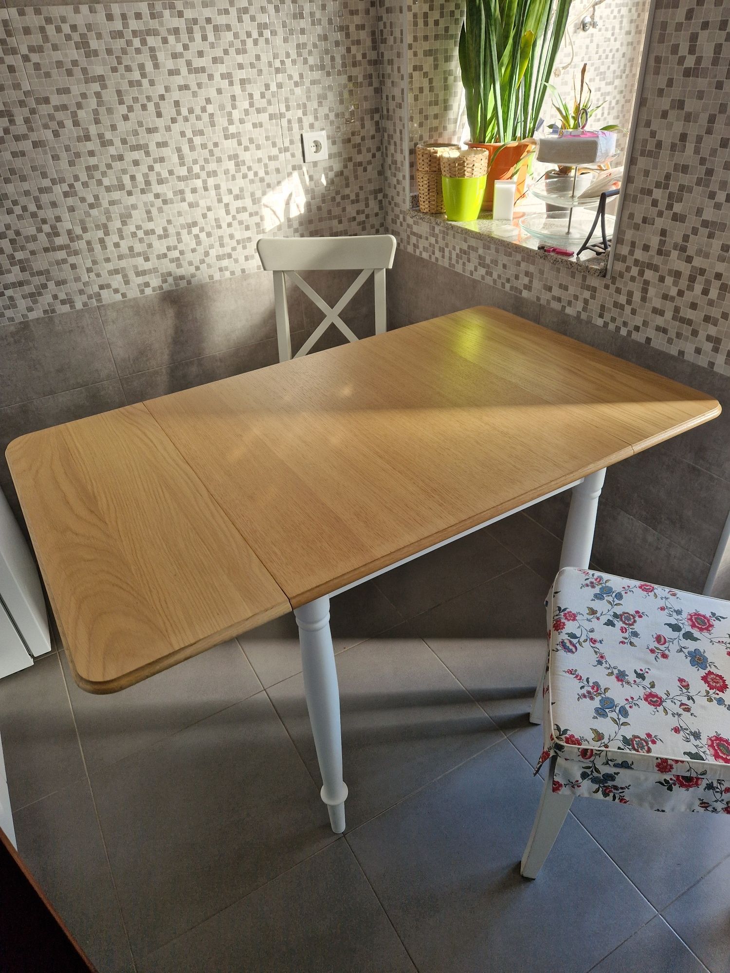 Mesa ikea extensível madeira com duas cadeiras