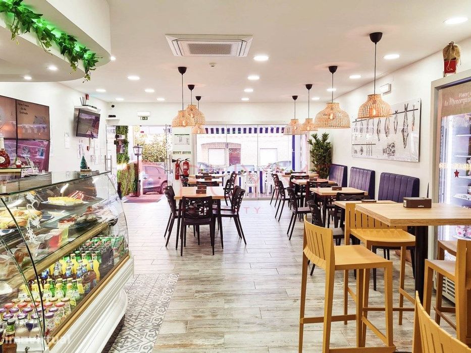 Quarteira Velha - Restaurante para trespasse com equipamentos e cli...
