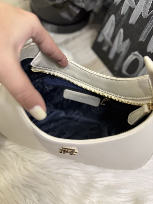 Сумка молочна Tommy Hilfiger з двома ремінцями