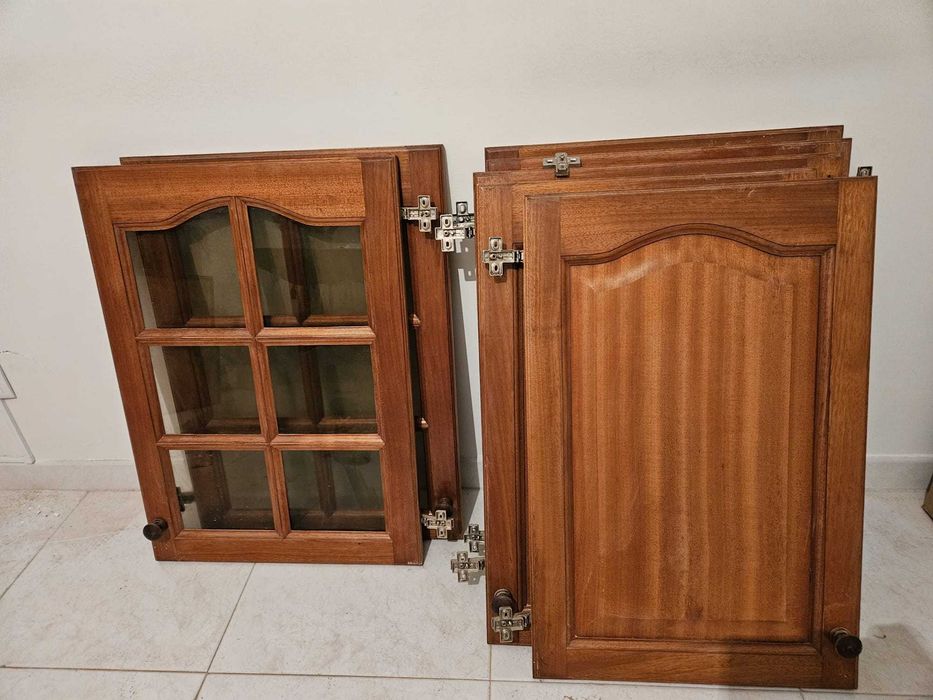 Armários de cozinha completos com tampo em granito