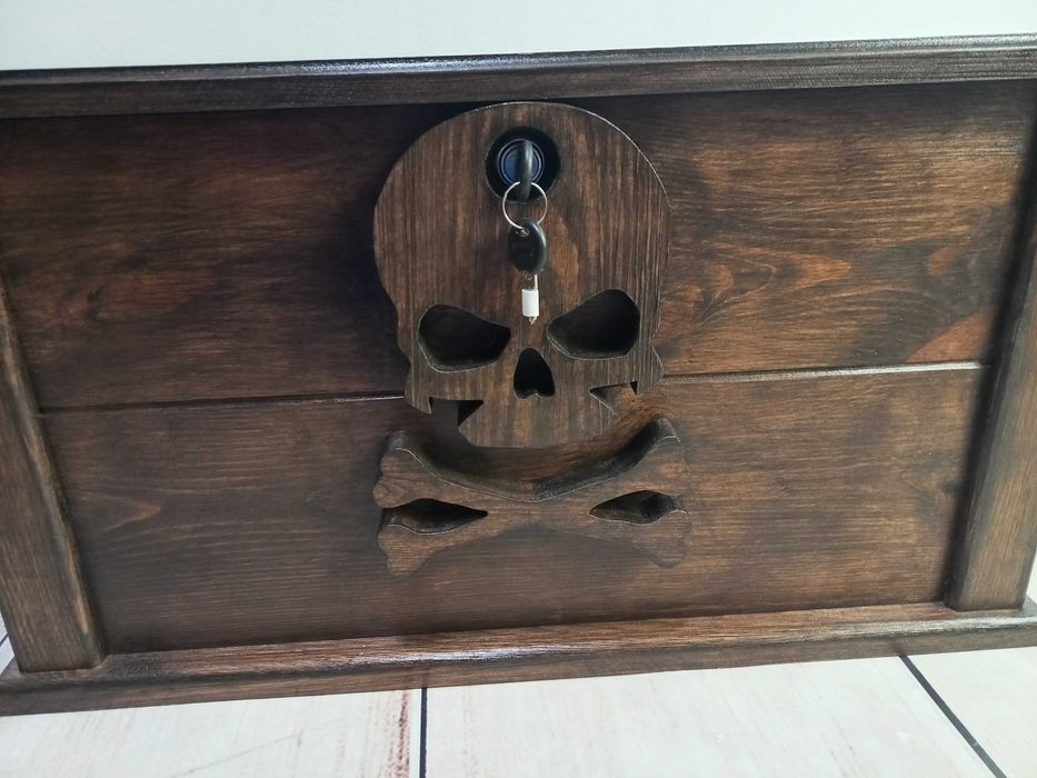 skrzynia Piracka z trupią czaszką - rustykalna zamykana na kluczyk !!!