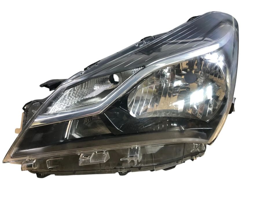 Lampa Lewy Przód Toyota Yaris III Lift (2011 – 2020) -Gwarancja Wysyłka Montaż