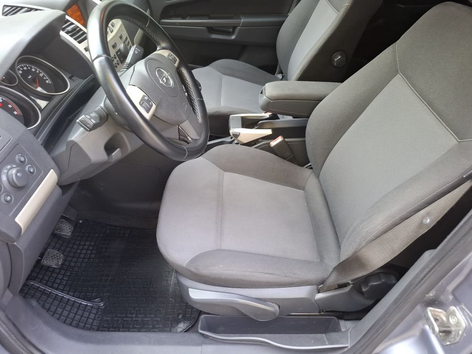 Opel Zafira в рідній фарбі, 7 місна