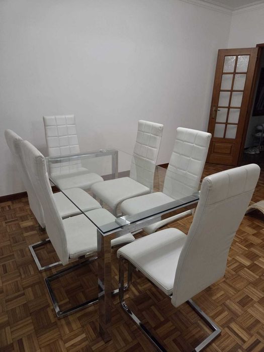 Mesa de Vidro + 6 cadeiras + Móvel de entrada