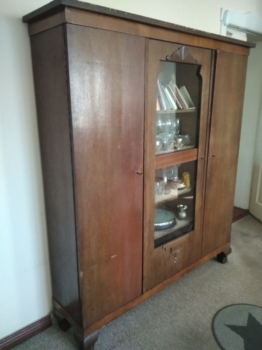 Szafa z witryną 3-drzwiowa