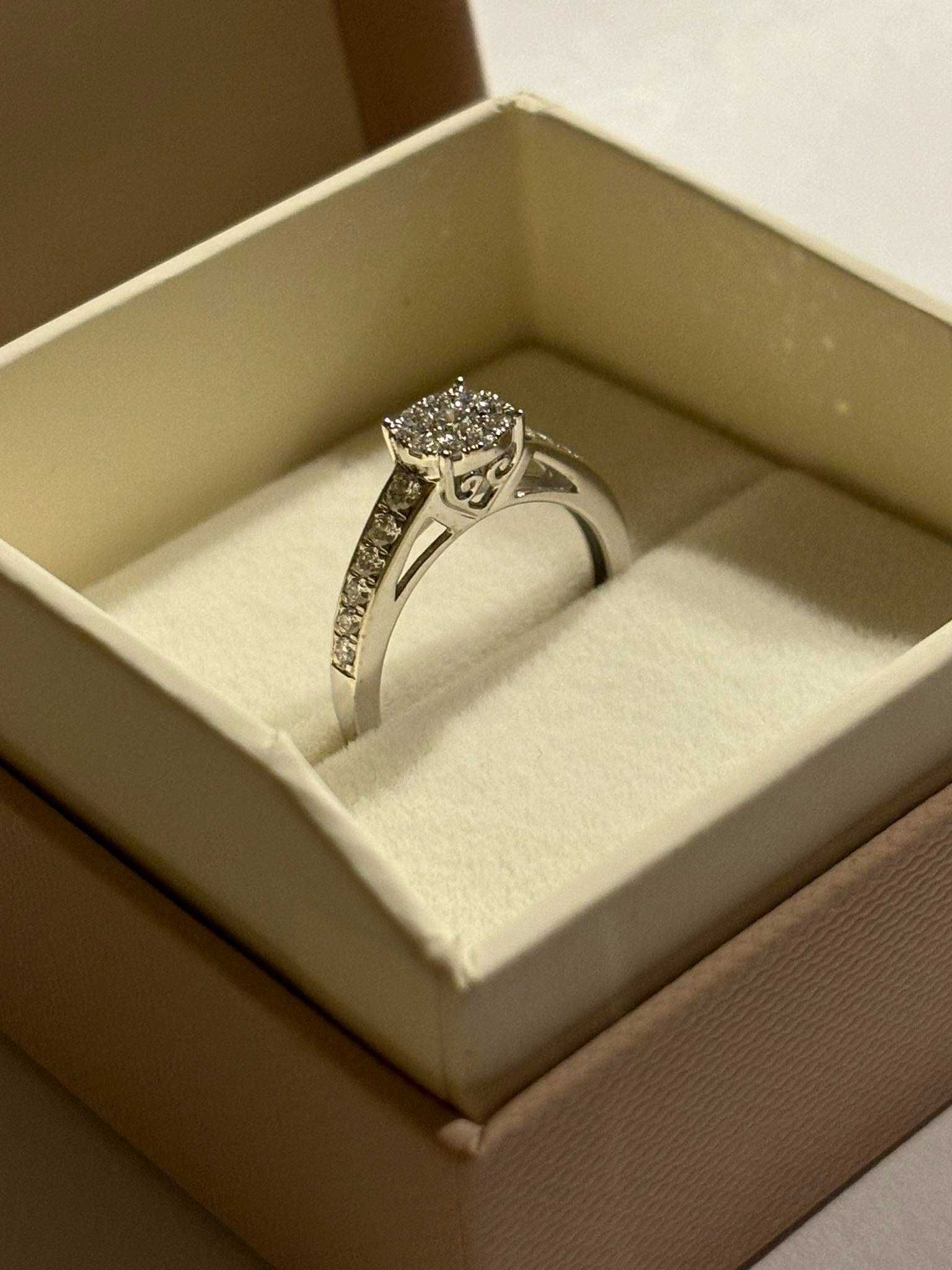 Pierścionek Białe złoto- 22 diamenty 0,50CT- Apart- Roz.13
