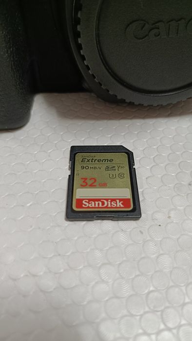 Canon EOS 90D + 18-135mm f/3.5-5.6 IS USM