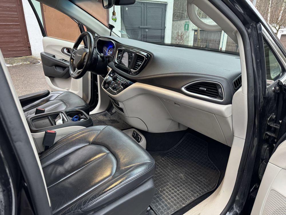 Chrysler Pacifica Touring L, 2019 LPG. 8 osobowa.