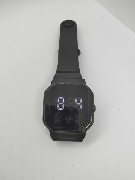 Стильний годинник у стилі Харадзюку з LED-підсвічуванням та календарем