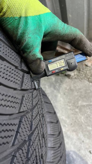 Комплект зимової гуми 275/45/20 Bridgestone