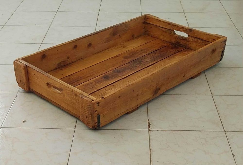 Antigo e Invulgar Tabuleiro (Peixe? Pão? Fruta? Figos?). RESTAURADO!