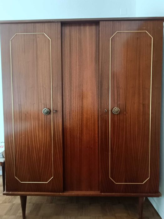 Conjunto de quarto vintage em madeira maciça