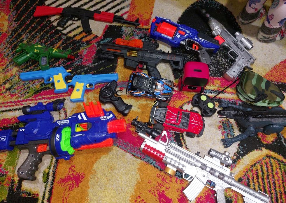 Бластер,автомат для хлопців