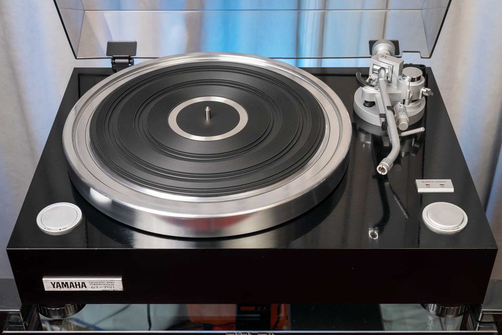 Виниловый проигрыватель YAMAHA GT-750. Отличное состояние