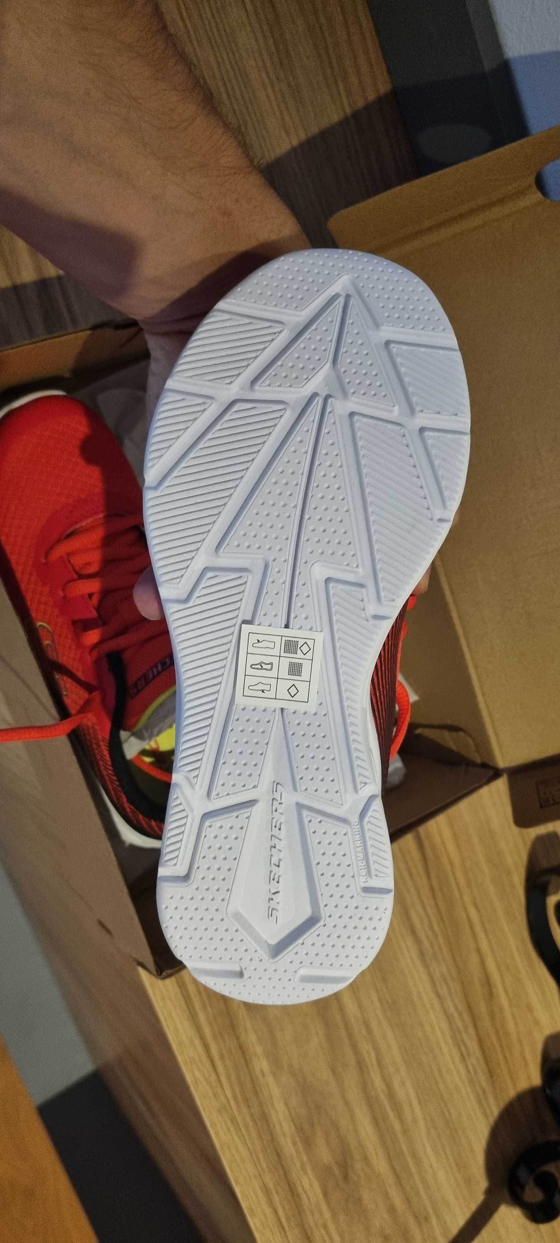 Sapatilhas Skechers 34 NOVAS
