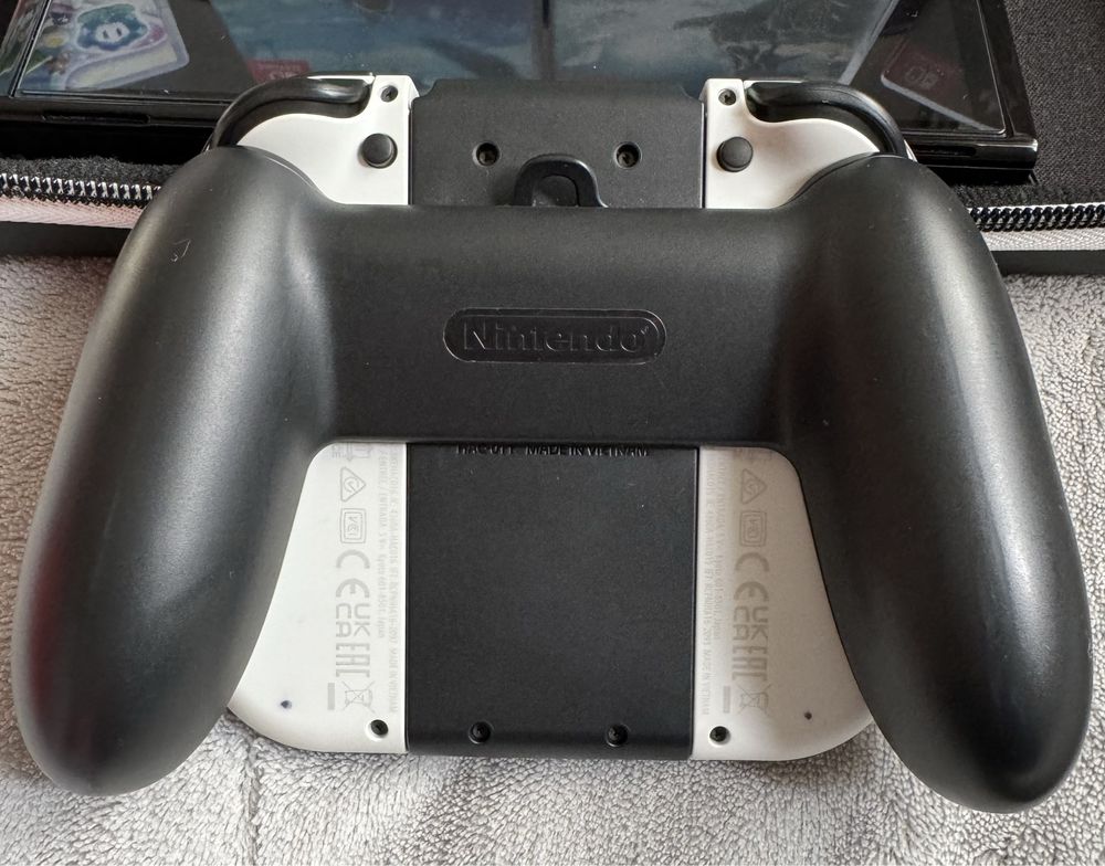 Nintendo Switch OLED (como nova) + jogos