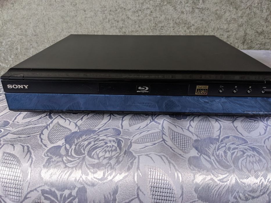 Продам оригинальный DVD плеер Sony