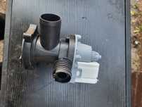 Pompa odpływowa kompletna (silnik + obudowa) indesit c00855.480
