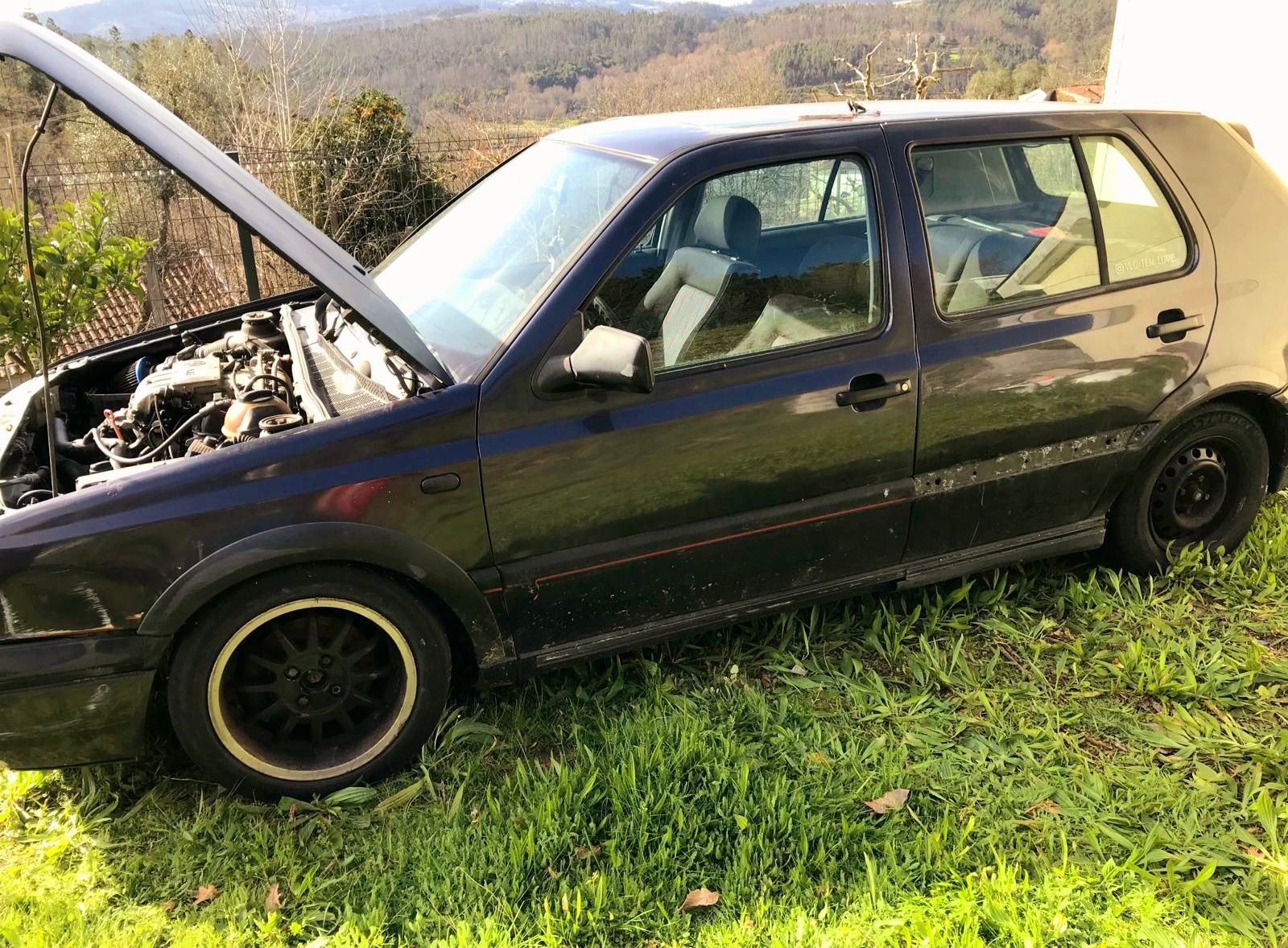 Golf 3 1.6 gasolina 144.000 kms
Carro completo para peças. 
Carro  só