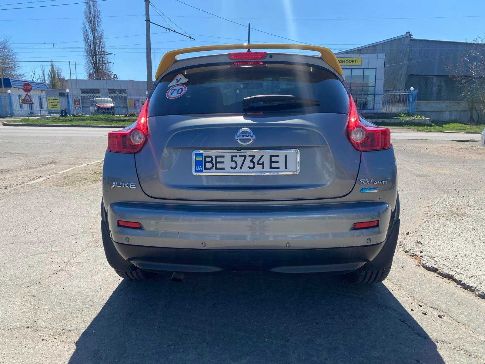 Nissan Juke 2013 року 1,6 л./бензин