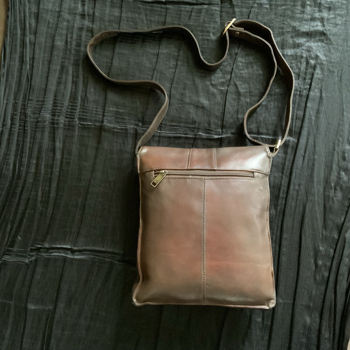 Шкіряна чоловіча сумка через плече. Виготовлена в Англіі