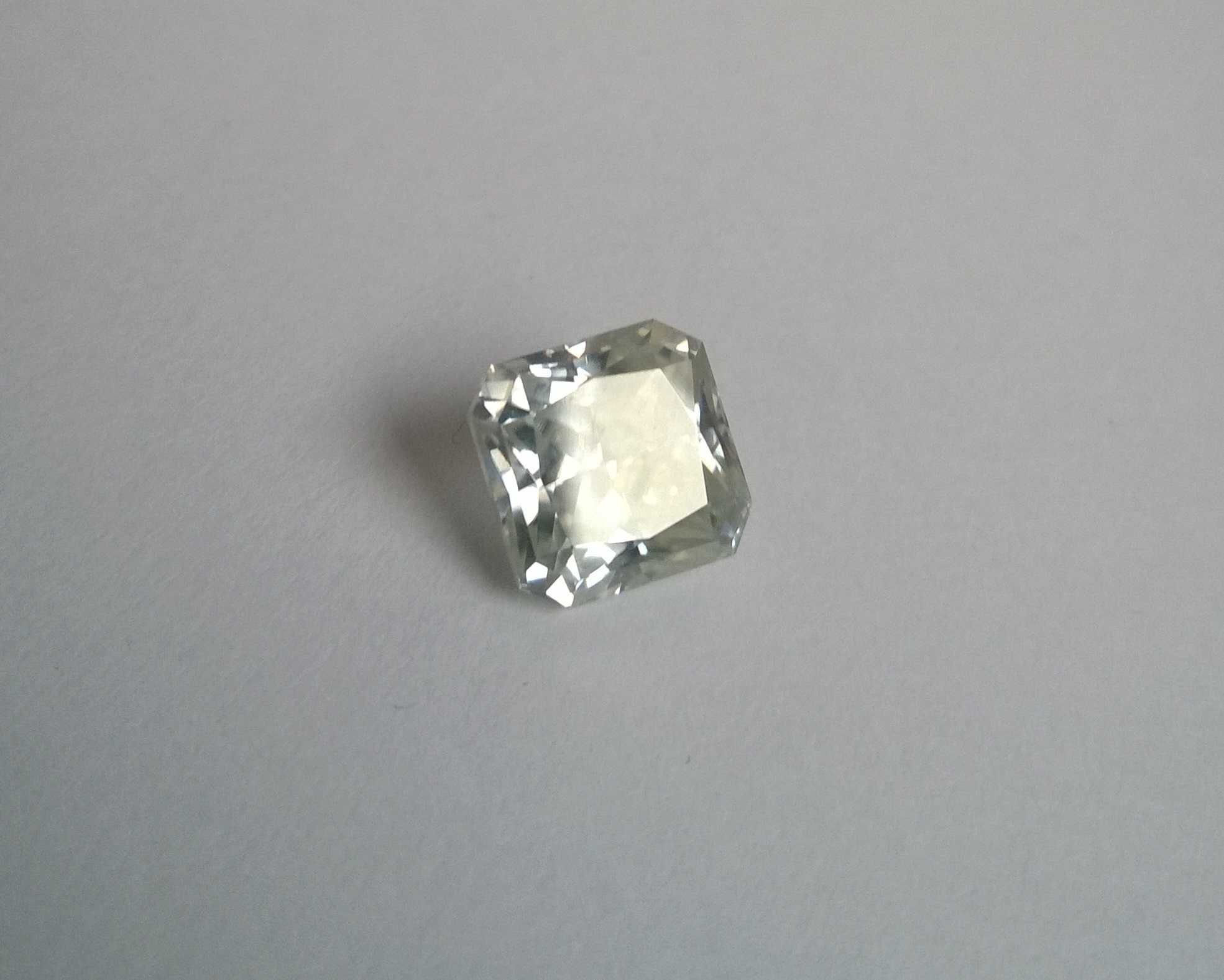 4 Ct   Biały Moissanit   10  mm   VVS1    octagon