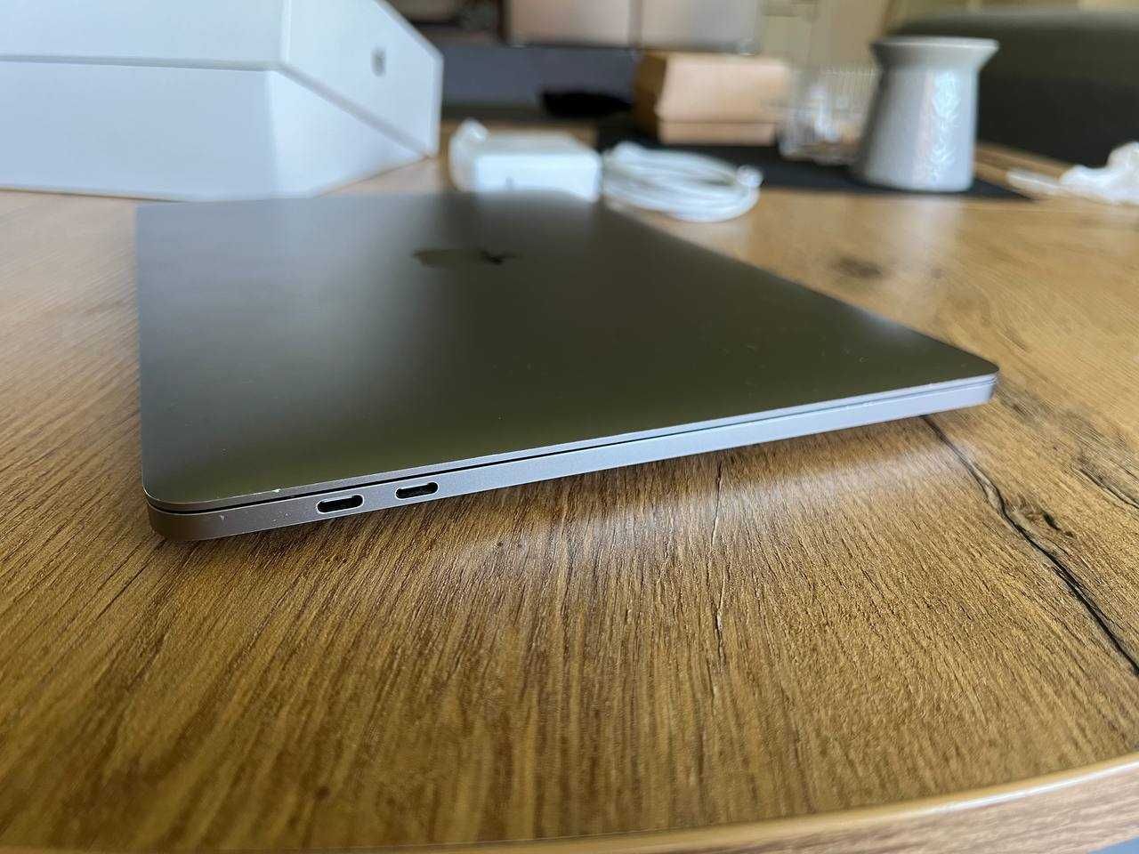 MacBook Pro 13 M1 / 2020 / 16GB RAM / 512 GB /85% bateria