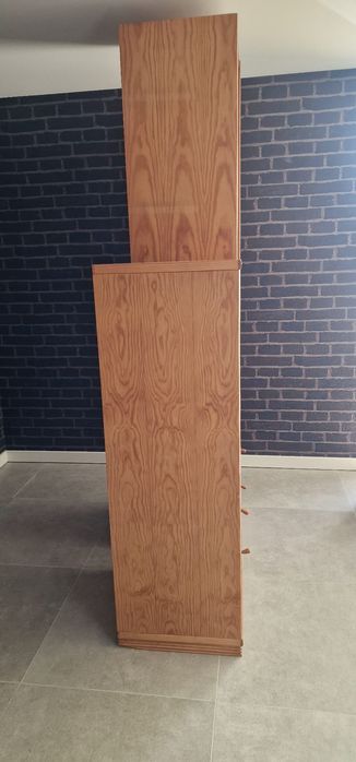 Conjunto de colunas com parteleiras