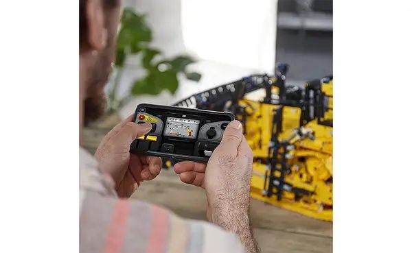 Конструктор LEGO Tehnic Бульдозер Cat D11 на пульті (42131)