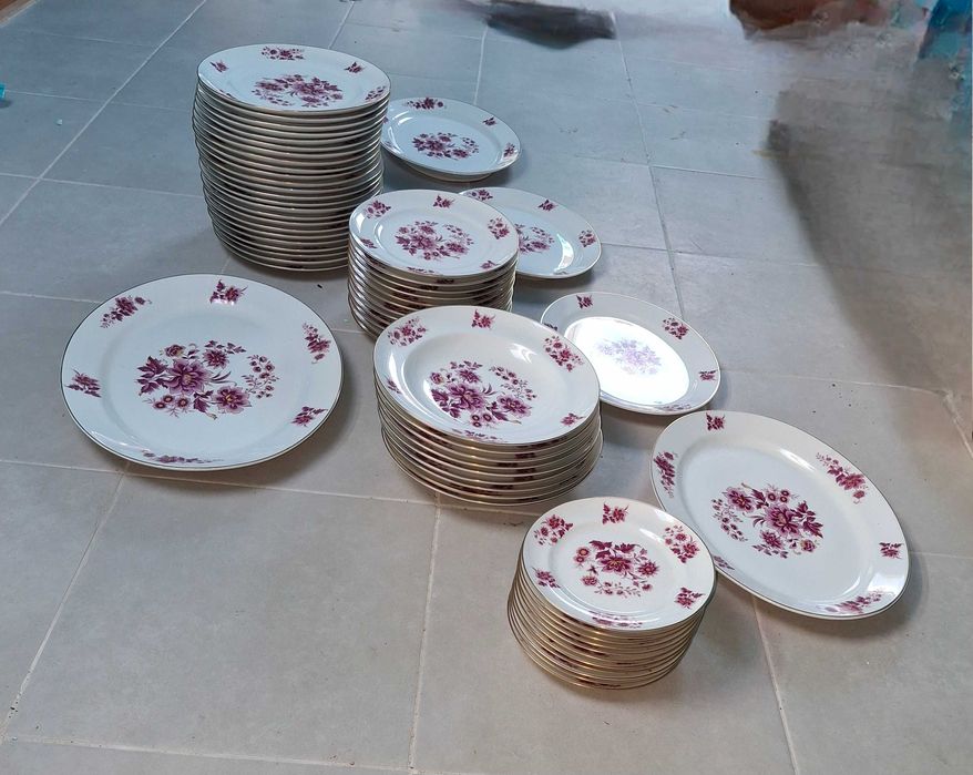 Serviço de jantar VISTA ALEGRE, 60 Peças
