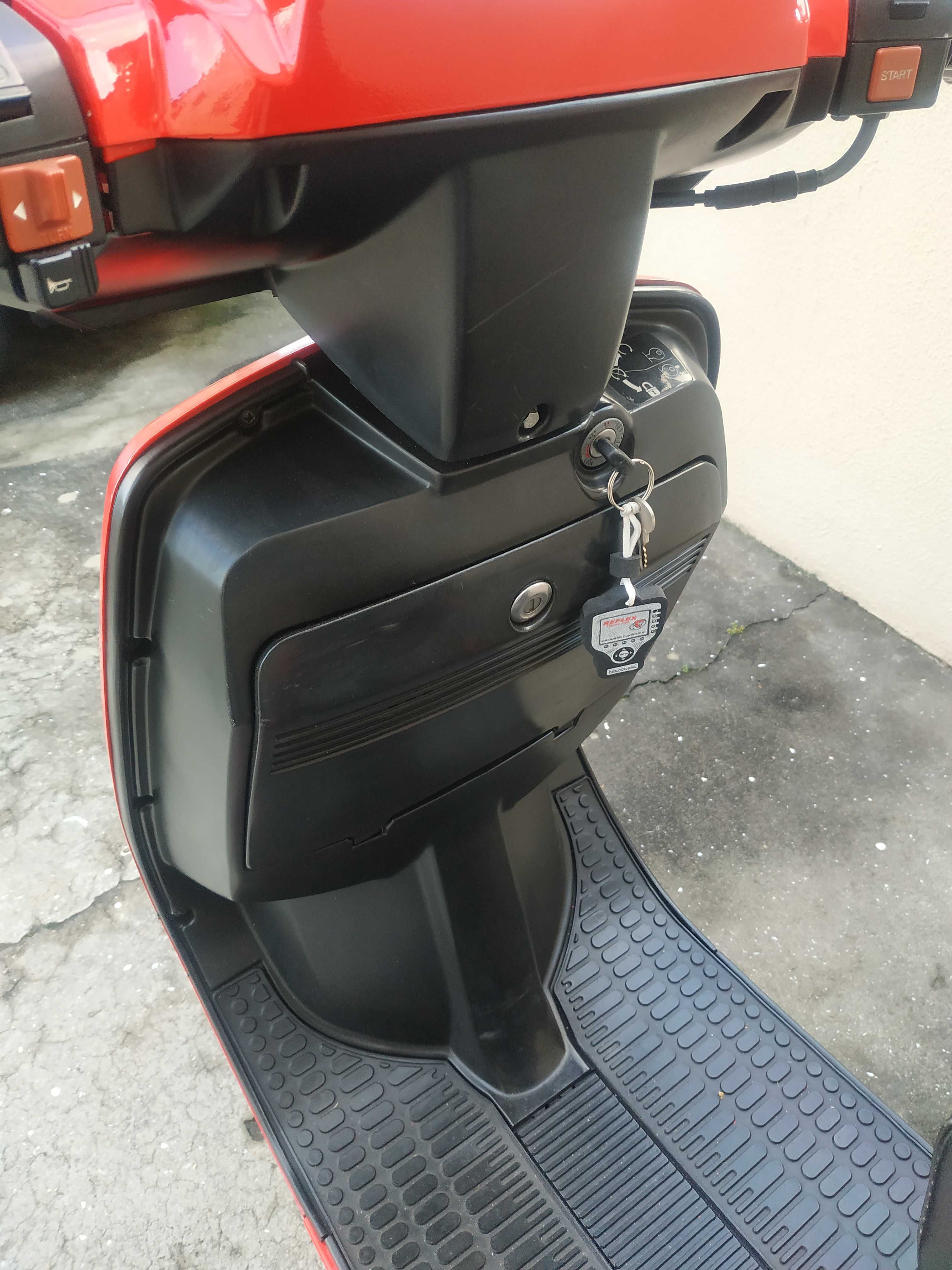 Scooter vintage Peugeot sc 50