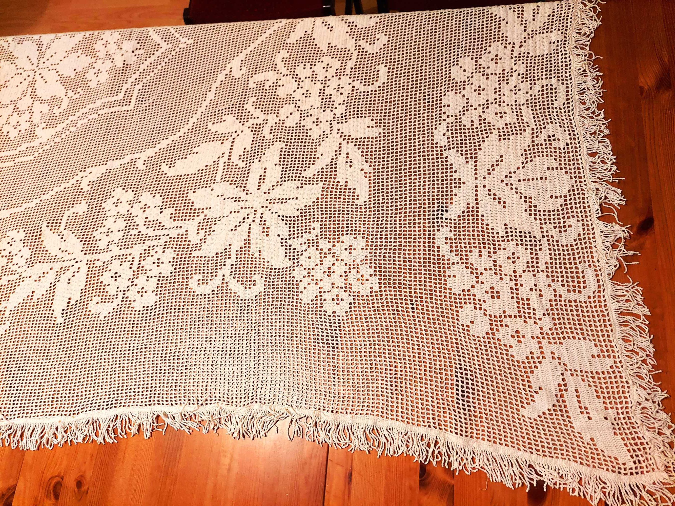 PRL duży biały koronkowy szydełkowy obrus, kapa 240cm x 157cm