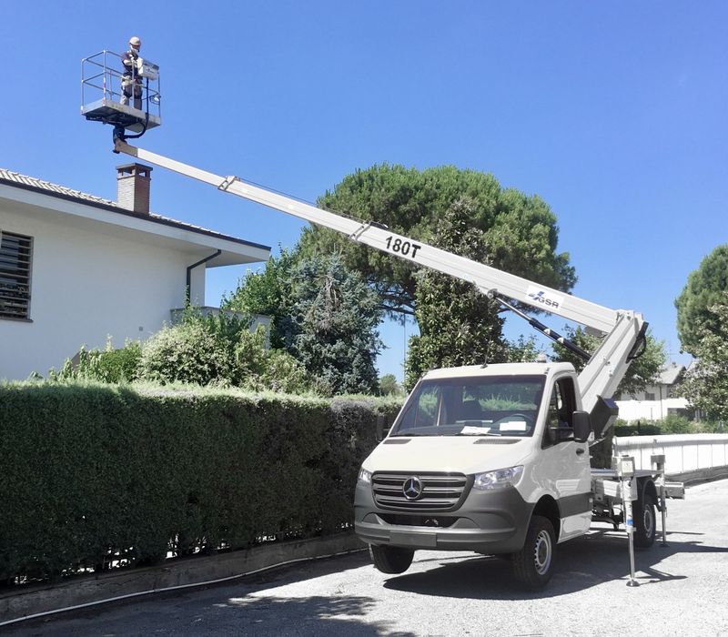 Podnośnik koszowy 18 i 27 metrów 300kg Legionowo okolice Wynajem usług