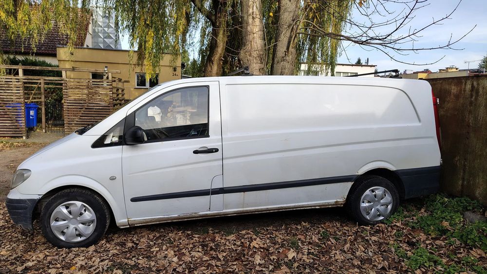 Mercedes-Benz Vito  Sprzedam auto dostawcze z regałami