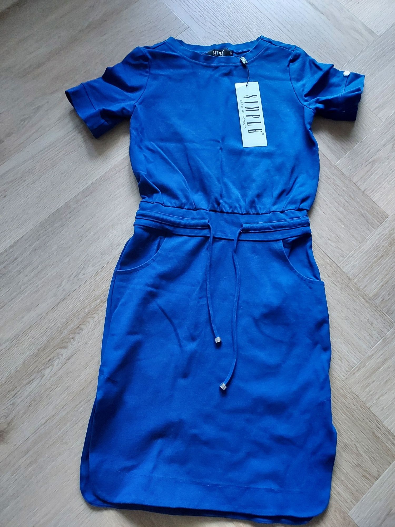 Kobaltowa sukienka SIMPLE rozmiar XS