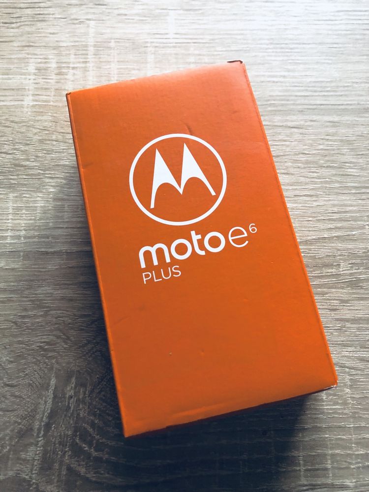 Motorola moto e6 plus telefon komórkowy uszkodzony