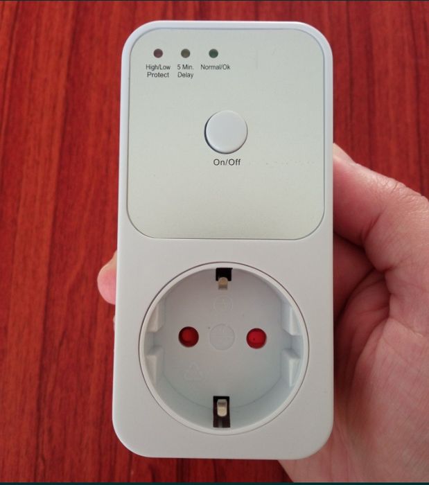Розетка з Реле напруги, пристрій для захисту від стрибків напруги