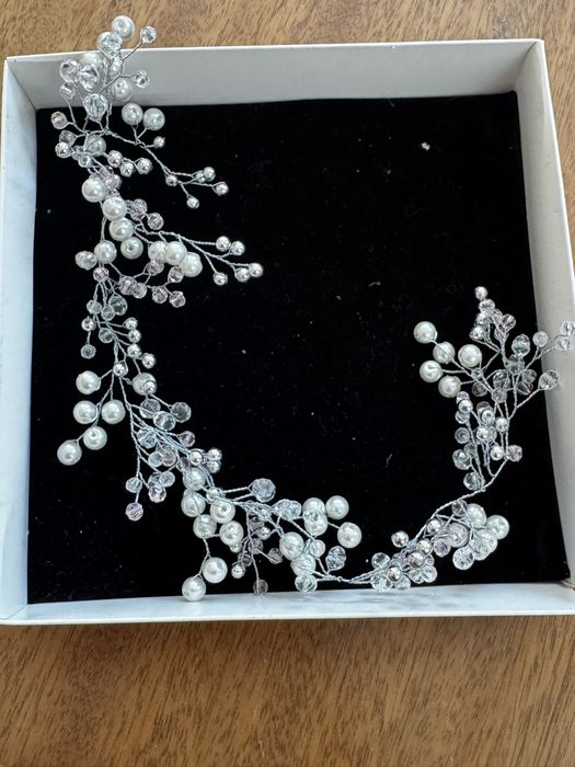 Прикраса у волосся та сережки