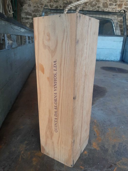 Caixa nova em madeira Quinta da Alorna.