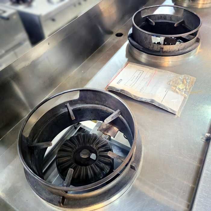 Fogão Wok Navati com 3 queimadores e torneira de água (2000x700x800mm)