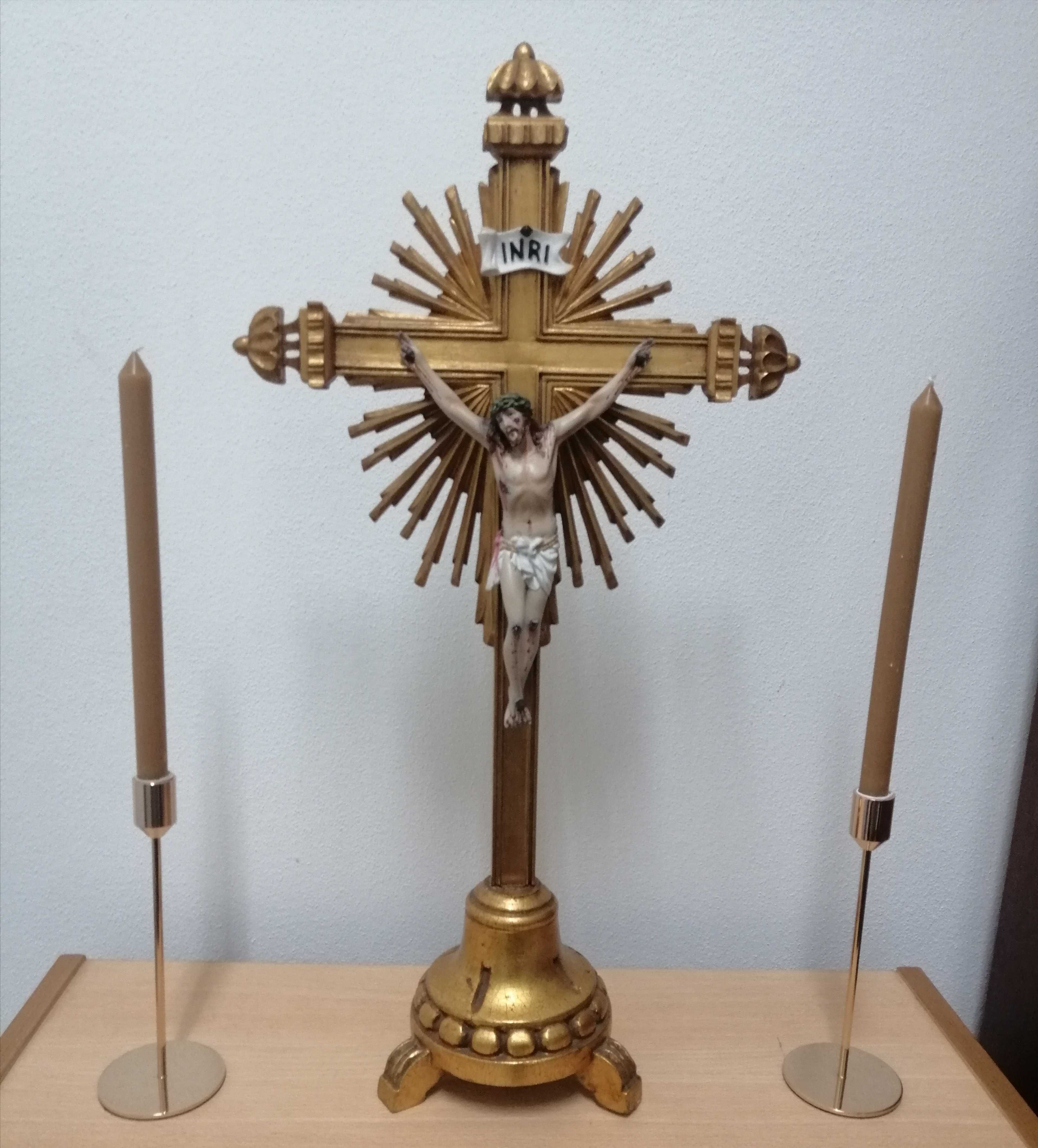 Crucifixo dourado