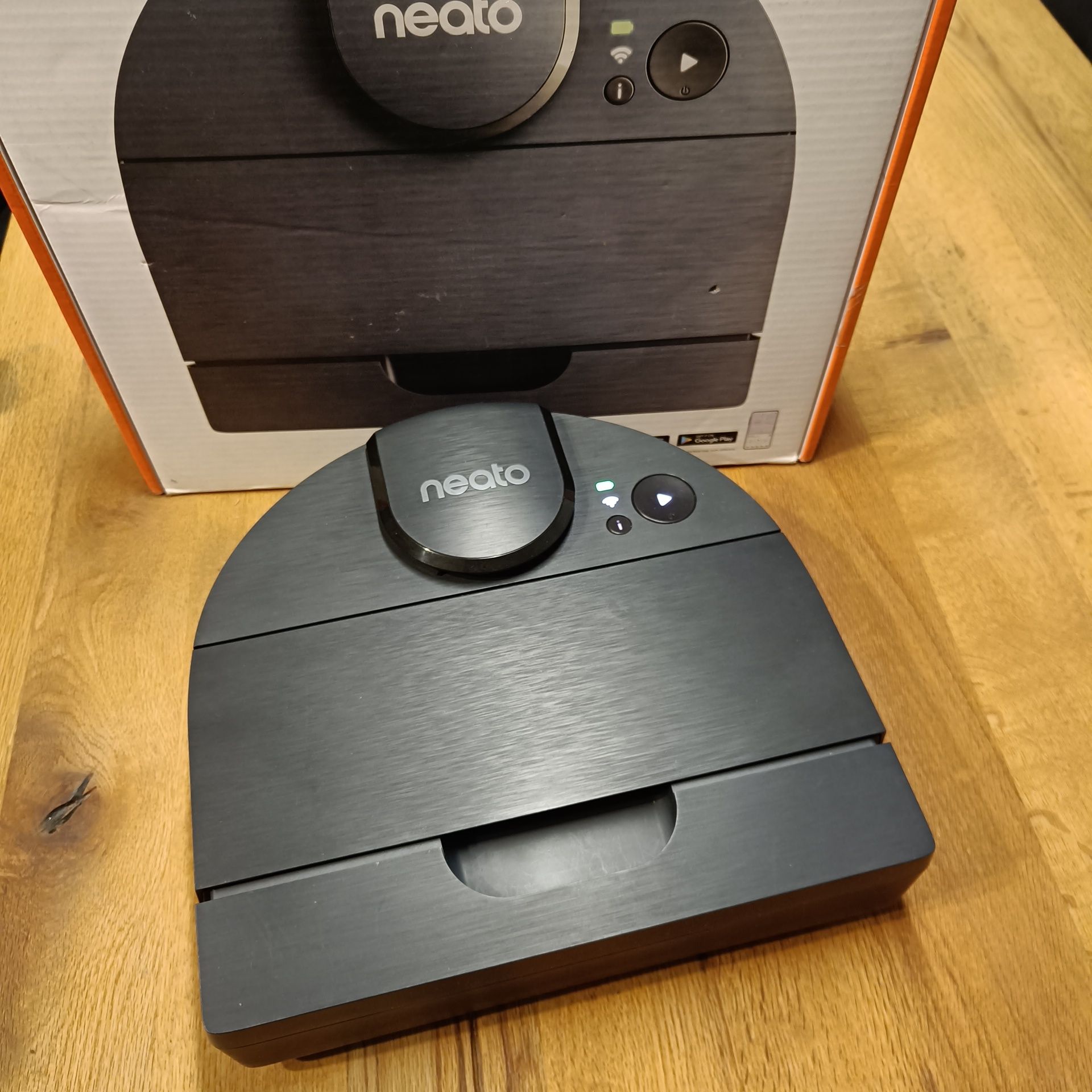 Neato Robotics D8 Robot sprzątający