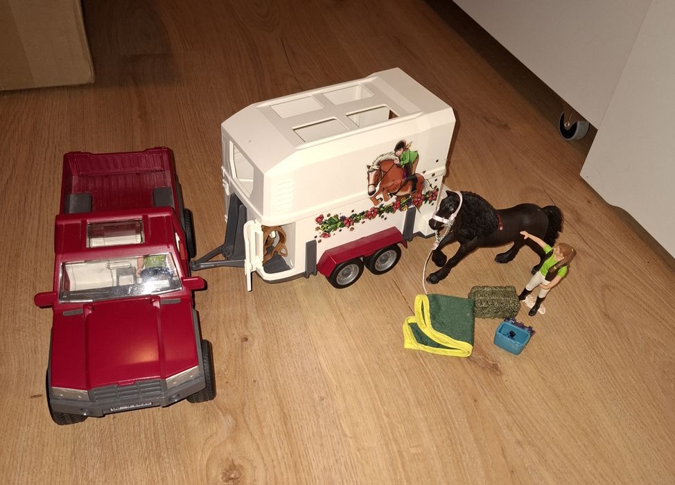 Auto + przyczepa konna Schleich